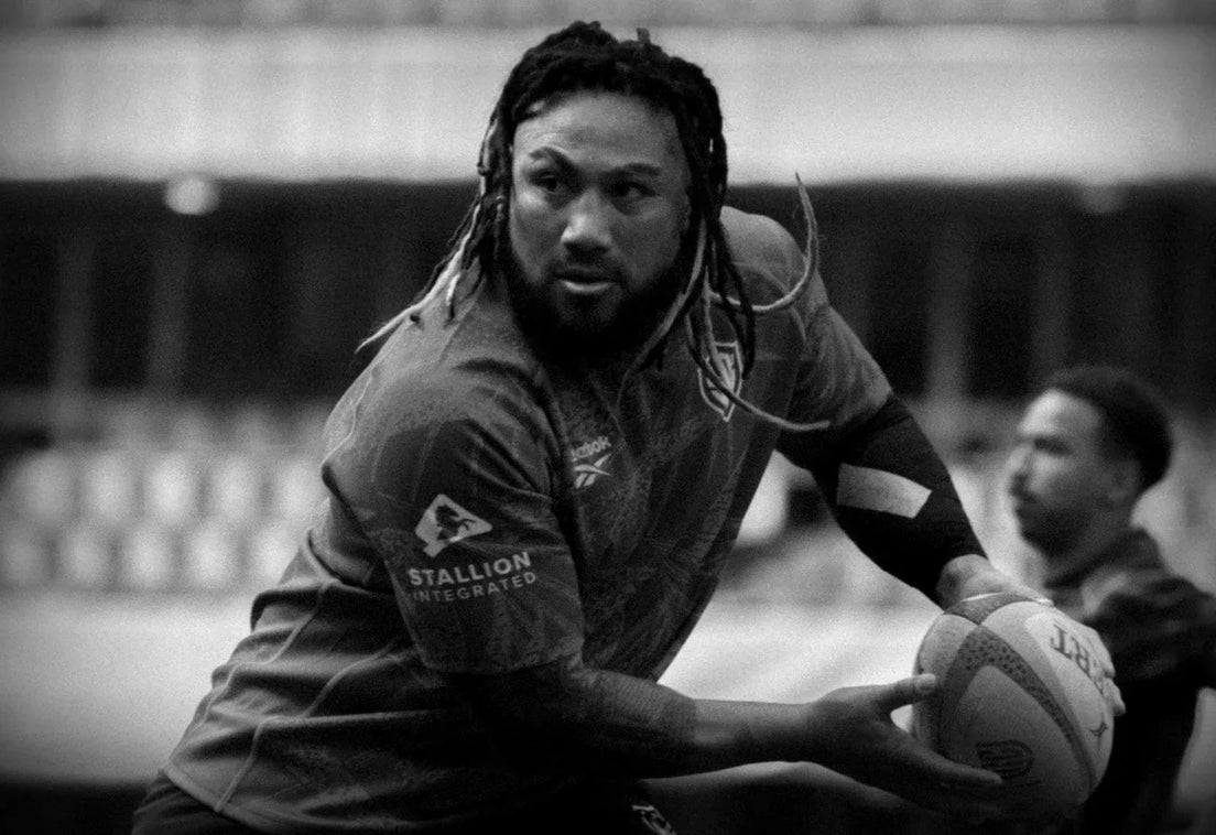 Ma'a Nonu passes the ball during a Hollywoodbets Sharks training session.
